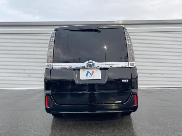 TOYOTA VOXY HYBRID 2015 Image 31