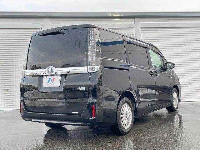 TOYOTA VOXY HYBRID 2015 Image 31