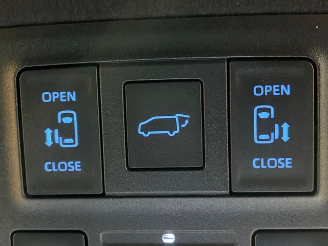 TOYOTA VOXY 2022 Image 31