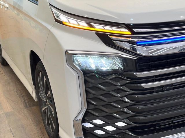 TOYOTA VOXY 2022 Image 31