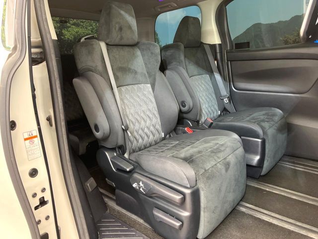 TOYOTA VELLFIRE 2018 Image 31