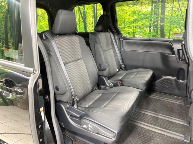 TOYOTA NOAH 2018 Image 31