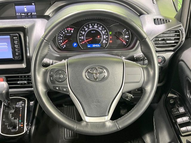 TOYOTA NOAH 2018 Image 31