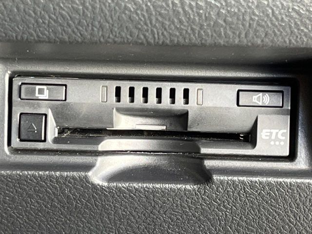 TOYOTA VITZ HYBRID 2019 Image 31