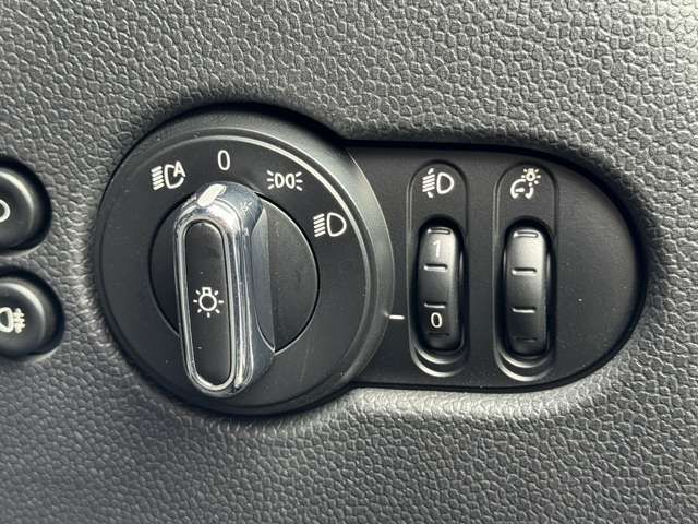 BMW MINI COOPER S 5DOOR 2018 Image 31