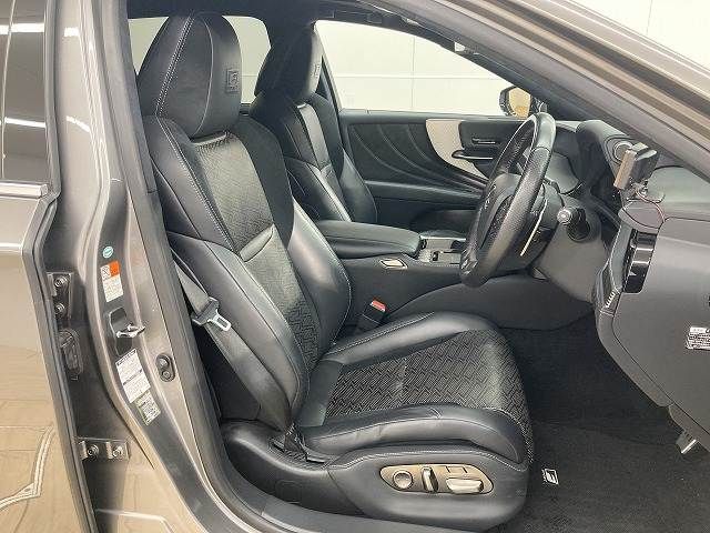 TOYOTA LEXUS LS500H 2018 Image 31