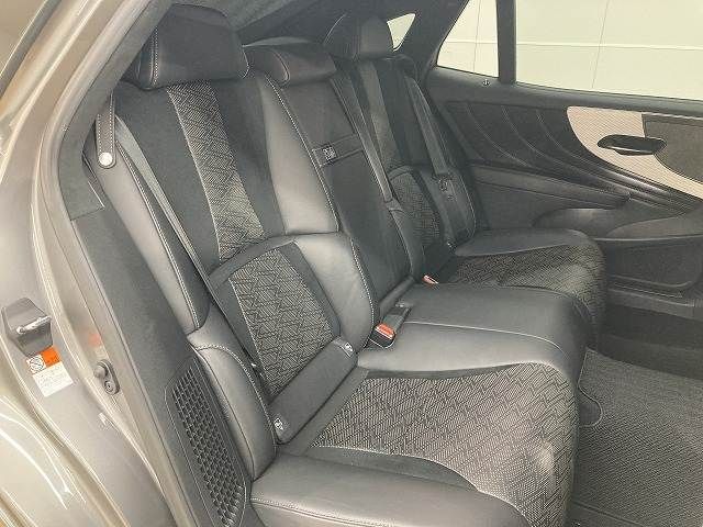 TOYOTA LEXUS LS500H 2018 Image 31