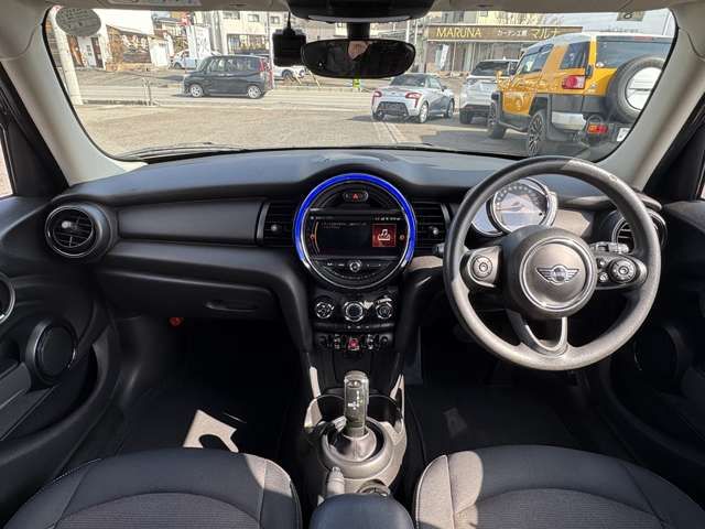 BMW MINI ONE 5DOOR 2018 Image 31