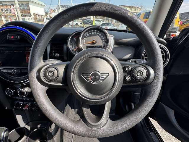 BMW MINI ONE 5DOOR 2018 Image 31