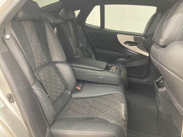 TOYOTA LEXUS LS500H 2021 Image 31