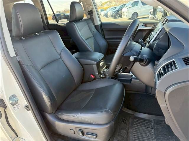 TOYOTA LANDCRUISER PRADO 2023 Image 31