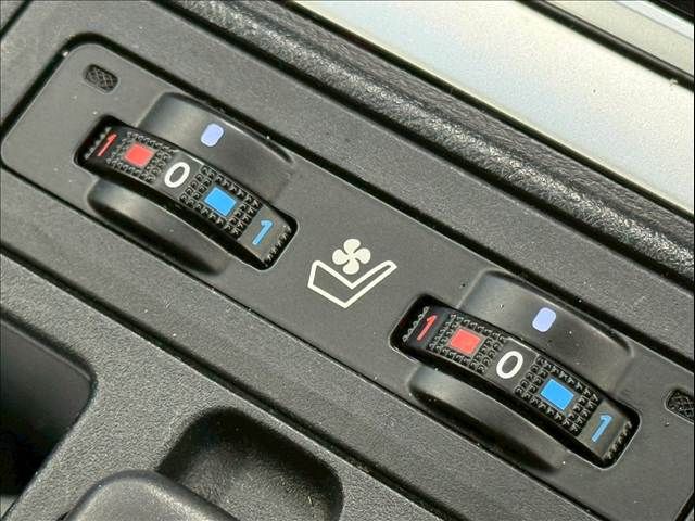 TOYOTA LANDCRUISER PRADO 2023 Image 31