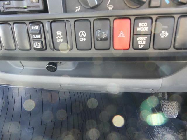 HINO DUTRO 2019 Image 31