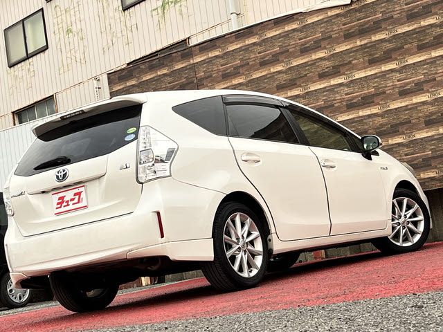 TOYOTA PRIUS ALPHA 2012 Image 31