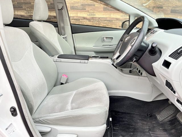 TOYOTA PRIUS ALPHA 2012 Image 31