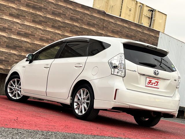 TOYOTA PRIUS ALPHA 2012 Image 31