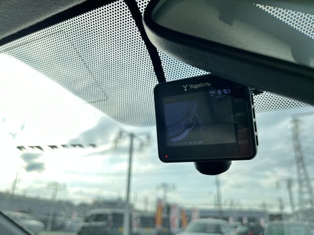 TOYOTA PRIUS ALPHA 2012 Image 31