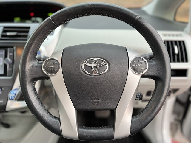 TOYOTA PRIUS ALPHA 2012 Image 31