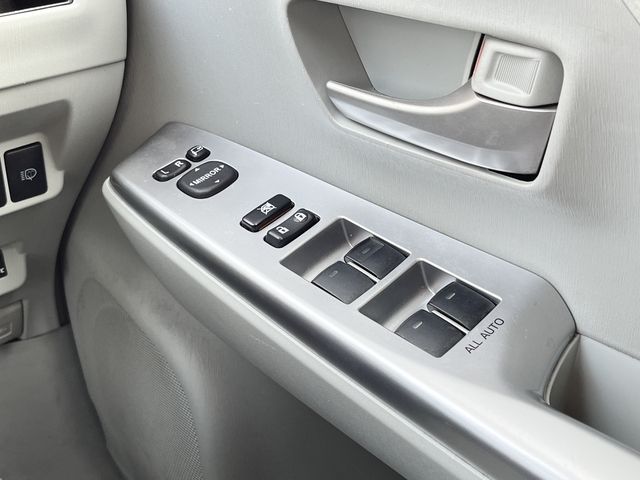 TOYOTA PRIUS ALPHA 2012 Image 31