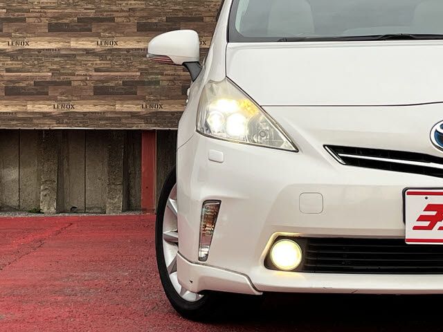 TOYOTA PRIUS ALPHA 2012 Image 31