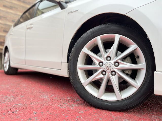 TOYOTA PRIUS ALPHA 2012 Image 31