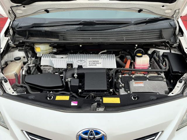 TOYOTA PRIUS ALPHA 2012 Image 31