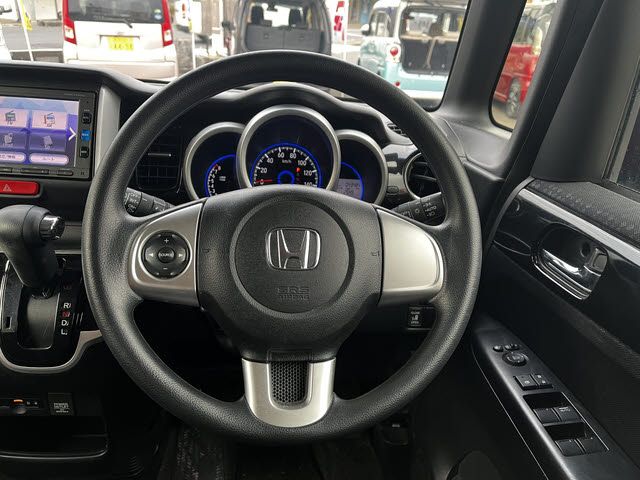 HONDA N BOX CUSTOM 2017 Image 31