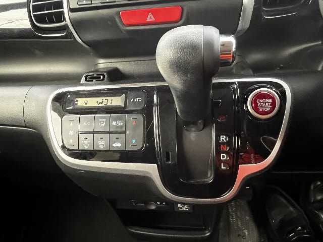 HONDA N BOX CUSTOM 2017 Image 31