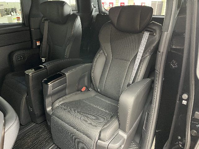 TOYOTA ALPHARD 2025 Image 31