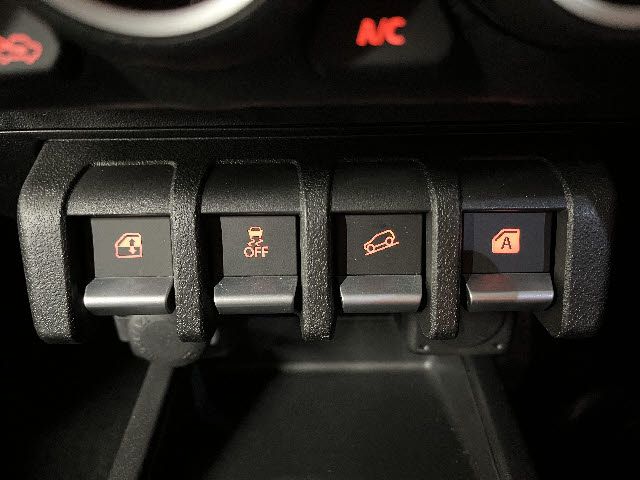 SUZUKI JIMNY NOMADE 2025 Image 31