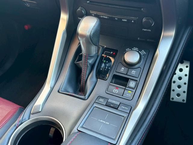 TOYOTA LEXUS NX300H 2015 Image 31