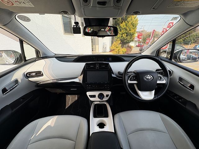 TOYOTA PRIUS 2015 Image 31