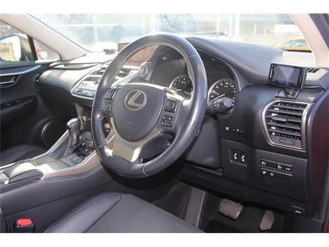 TOYOTA LEXUS NX300 2017 Image 31