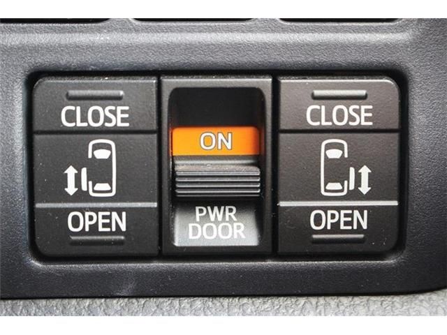 TOYOTA VOXY 2015 Image 31