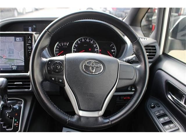 TOYOTA VOXY 2015 Image 31