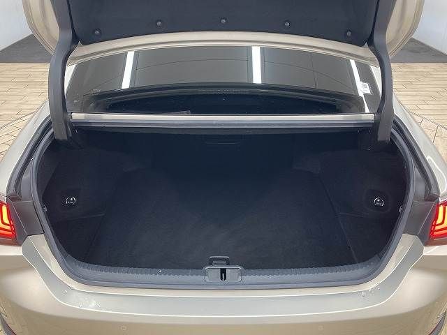 TOYOTA LEXUS ES300H 2019 Image 31