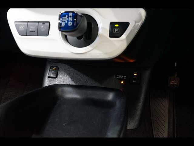 TOYOTA PRIUS 2016 Image 31