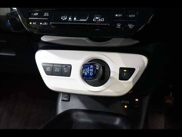 TOYOTA PRIUS 2016 Image 31