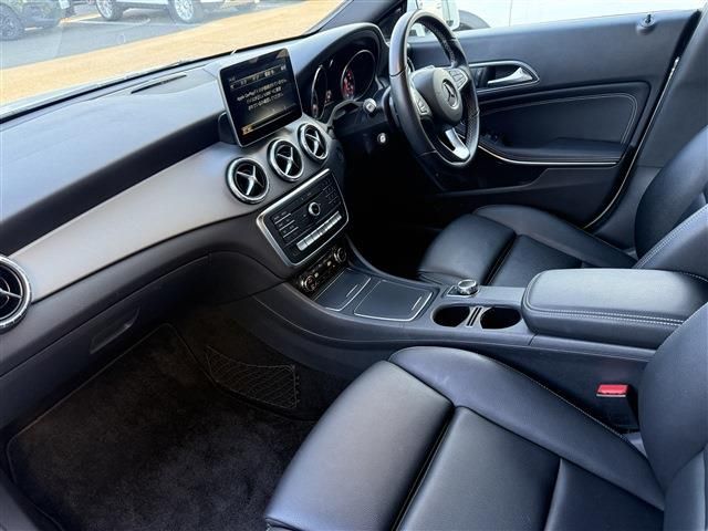 MERCEDES BENZ CLA CL 2018 Image 31