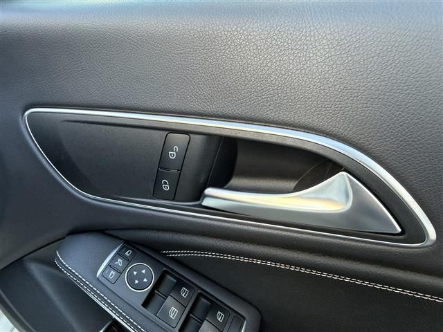 MERCEDES BENZ CLA CL 2018 Image 31