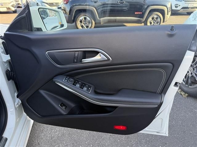 MERCEDES BENZ CLA CL 2018 Image 31
