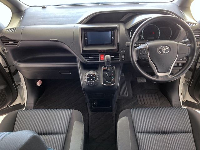 TOYOTA VOXY 2015 Image 31