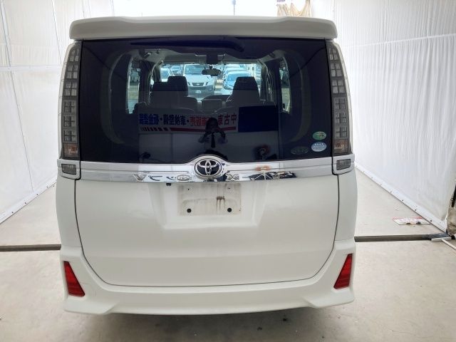 TOYOTA VOXY 2015 Image 31