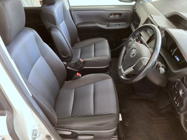 TOYOTA VOXY 2015 Image 31