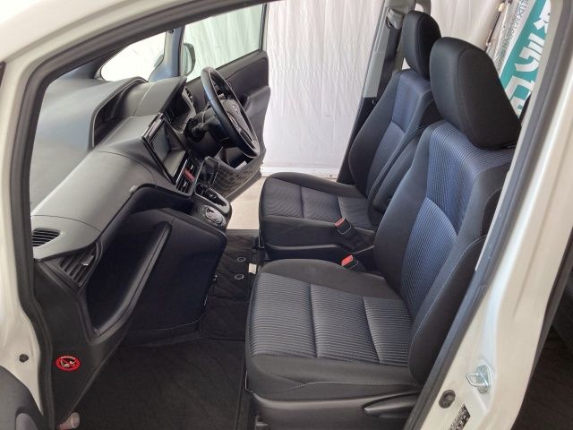 TOYOTA VOXY 2015 Image 31