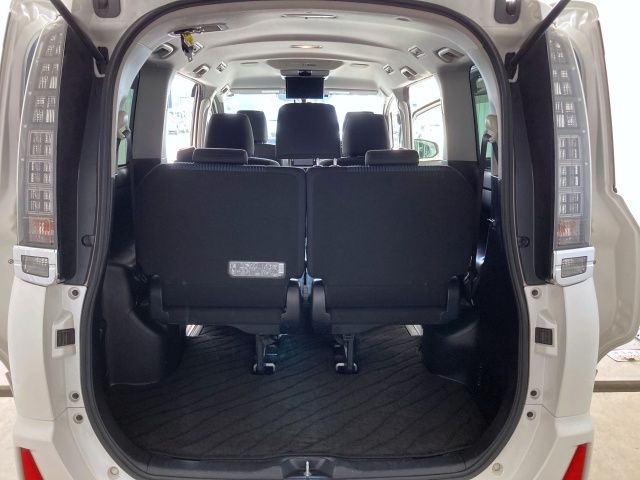 TOYOTA VOXY 2015 Image 31