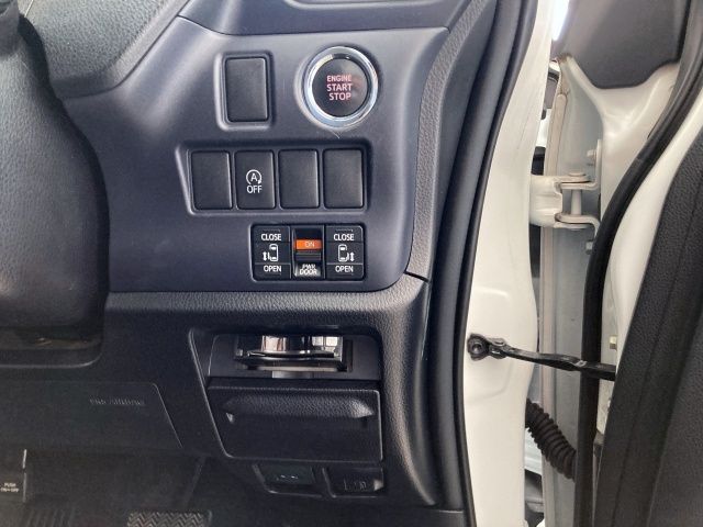 TOYOTA VOXY 2015 Image 31