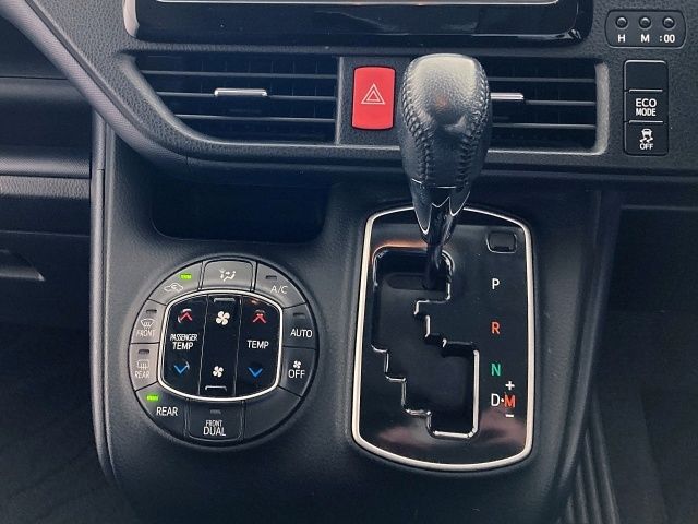 TOYOTA VOXY 2015 Image 31