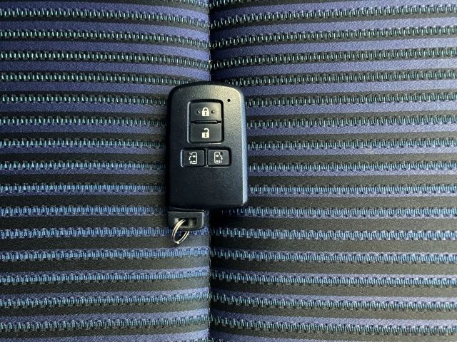 TOYOTA VOXY 2015 Image 31