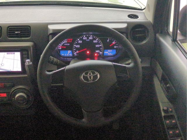 TOYOTA PIXIS SPACE 2015 Image 31